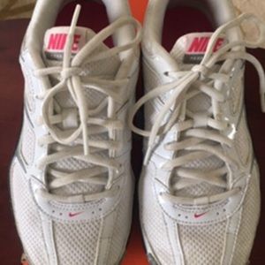 Nike Reax women’s sneakers